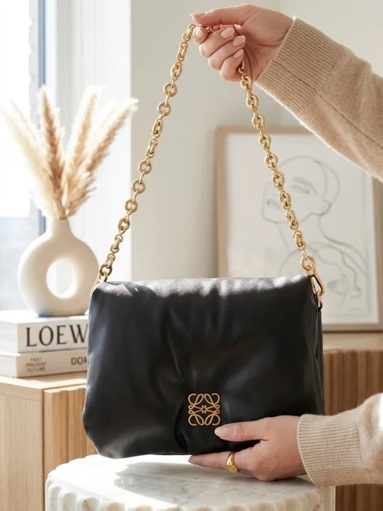 Loewe - Picture 3 of 5